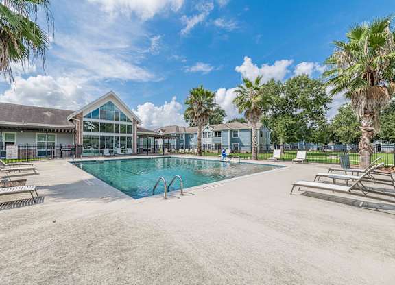 Dominium_Lakecrest_Pool 2.jpg