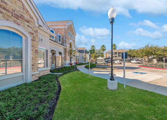 Outdoor at Lakeside Pointe Apartments & Townhomes, Pearland