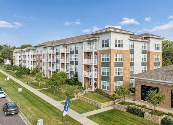 Exterior View at Landings of Lexington, Lexington, MN 55014