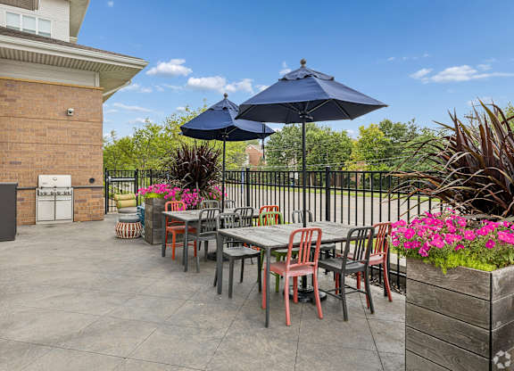 Outdoor patio at Landings of Lexington