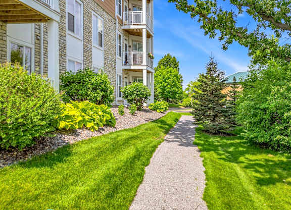 Dominium_Legends of Champlin_Exterior Path_22