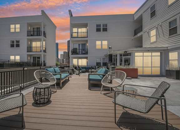 Dominium_Park Avenue West_Patio Cityskyline dusk