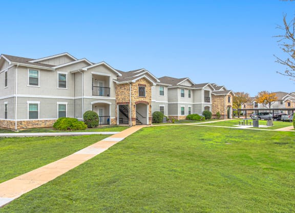 Exterior Apartment Building at Rosemont at Mayfield Villas, Arlington, Texas