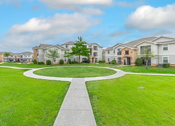 Courtyard Area at Rosemont at Mayfield Villas, Arlington