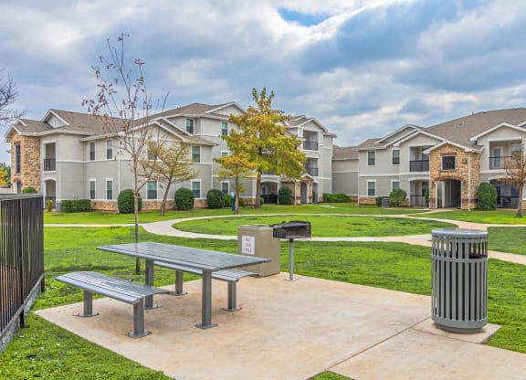 Picnic & Grilling Area at Rosemont at Mayfield Villas, Arlington, TX