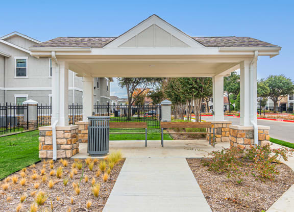 Dominium_Rosemont at Mayfield Villas_Outdoor Picnic Pavilion at Rosemont at Mayfield Villas, Arlington, TX