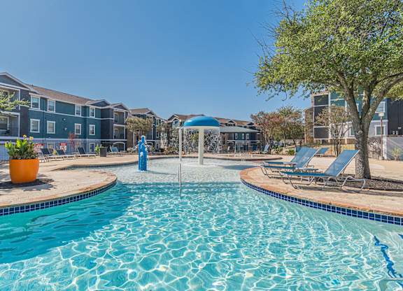 Dominium_Stoneridge_Pool6.jpg