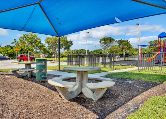 Dominium_Village at Delray_Outdoor Picnic Area