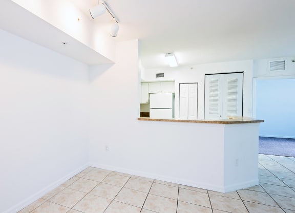 Dominium_Village at Delray_Vacant Apartment Dining Area
