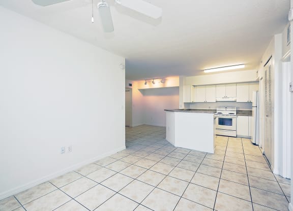 Dominium_Village at Delray_Vacant Apartment Living Room