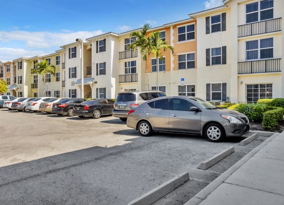 Dominium_Village at Delray_Exterior Apartment Building