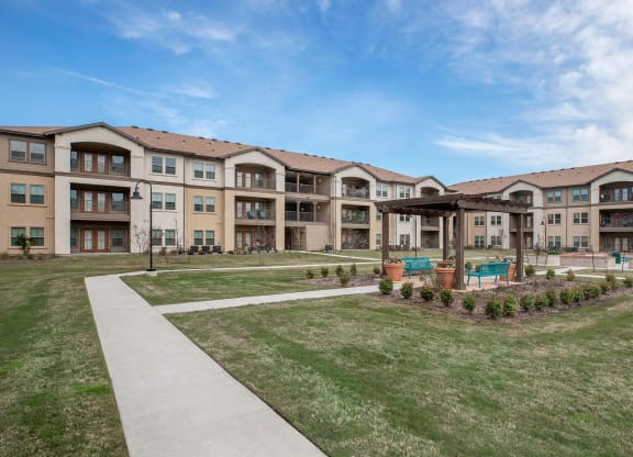 Green Space Walking Trail at Mariposa at Harris Road Arlington 55+ Apartments, Arlington, TX 76001