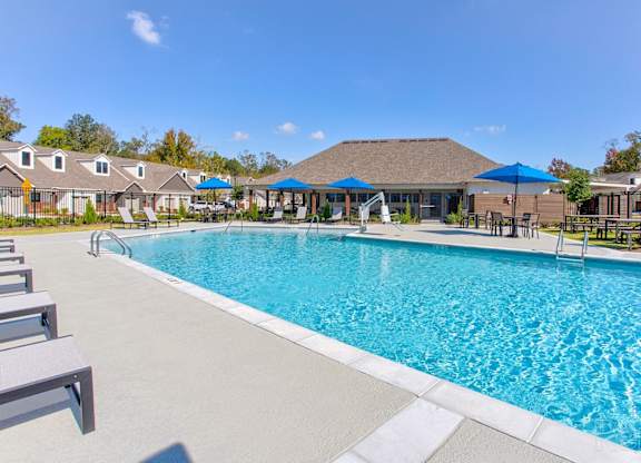 the preserve at ballantyne commons pool and resort style buildings
