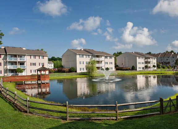 Lake Ridge Square Apartments Exterior