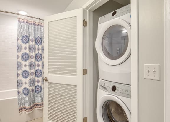Shiplock Views Apartments Washer