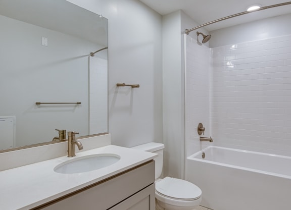 Shiplock Views Apartments bathroom