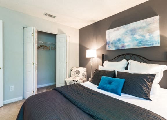 Laurens Way Apartments bedroom