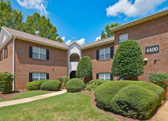 Avalon-Peaks-Apartments-Apex-NC-Building-Exterior-1