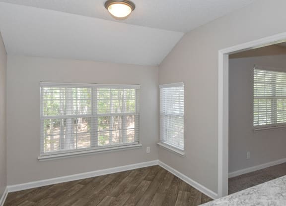 Avalon-Peaks-Apartments-Apex-NC-Dining-Area