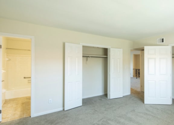 Bedrooms 1 at Haygood Hall apartments in Virginia Beach