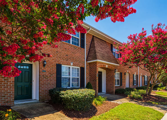 Exterior of  Holly Point Apartments in Chesapeake VA