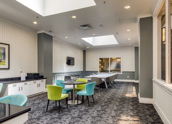 Business_Center_Deco_At_CNB Apartments