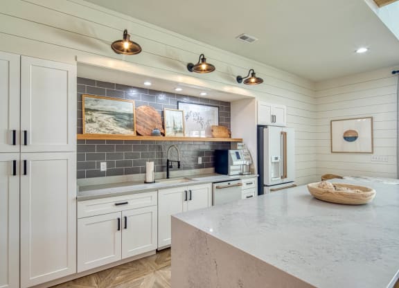additional photo for property listing at escape