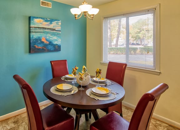 Dining_Room_Four_Seasons_