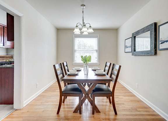 Dining Room at Kensington Place Apartments