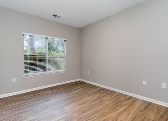 Bedroom Mill Creek