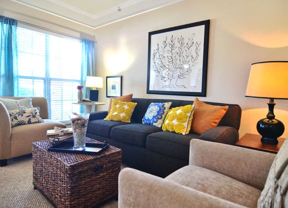 Living area at The Farms Apartments in Columbus OH at The Farms, Columbus