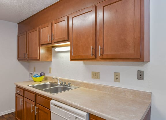 Kitchen_Green-Meadows-Apartments-Raleigh-NC