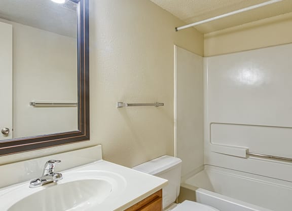 Bathroom in Lakeridge Square Apartments in Ashland VA