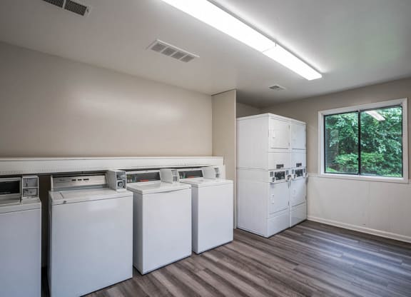 laundry-room at Green Meadows Apartments