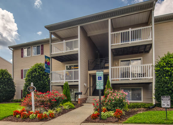 Lakeridge Square Apartments landscaping in Ashland VA
