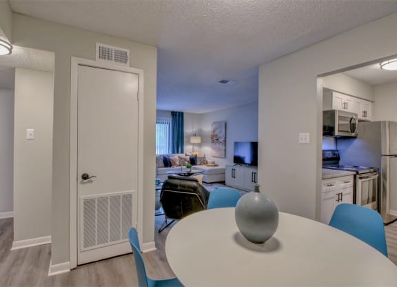 Dining at Lennox Apartments in Little Rock AR