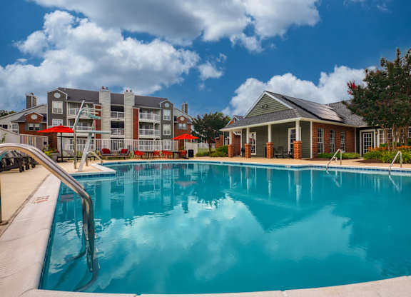 Large swimming pool at The Crest on Hampton Hollow, Maryland