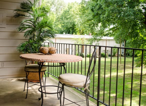 Stratford Hills Apartments Patio Area