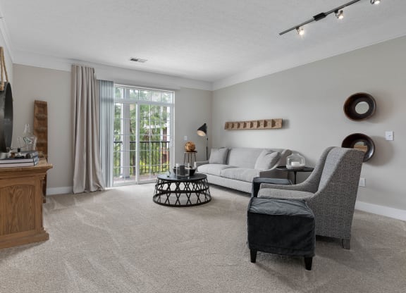 Living Room at Strathmoor Apartments , Dublin, Ohio