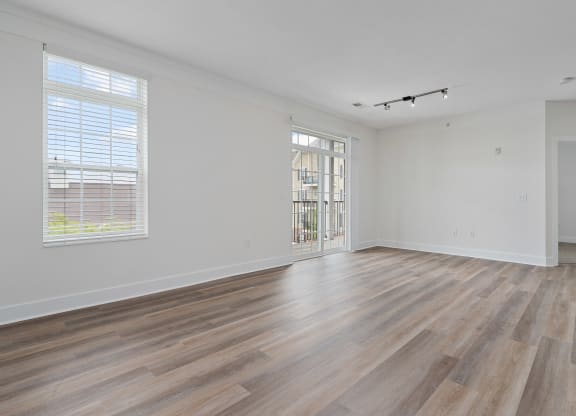Empty Living Room at Strathmoor Apartments , Dublin, Ohio