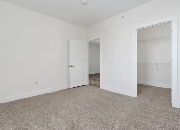 Empty Bedroom at Strathmoor Apartments , Dublin, Ohio
