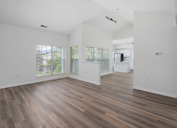 Living Area at The Farms Apartments in Columbus, OH, 43221