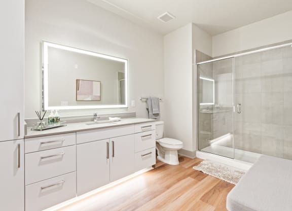 Bath at Pier 33 Apartments in Wilmington NC at Pier 33 Apartments, Wilmington, 28401