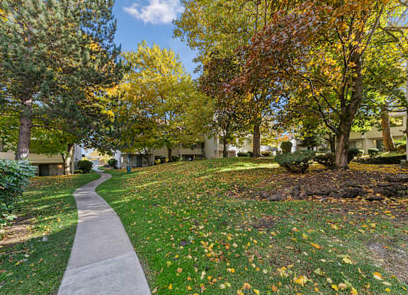 Pathway in a park at Peaks on Pines, Washington