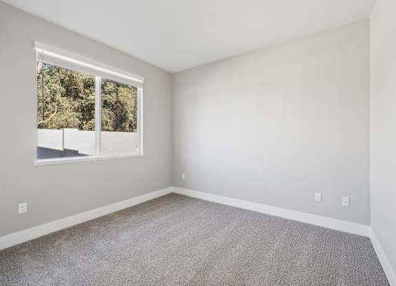 A Room with Window and Blinds at Montessa Apartments, Vacaville, 95687