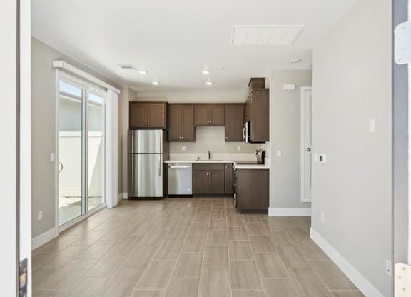 Fully Furnished Kitchen With Stainless Steel Appliances at Montessa Apartments, Vacaville