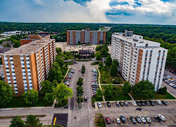 Willoughby Hills, Ohio highrise apartments