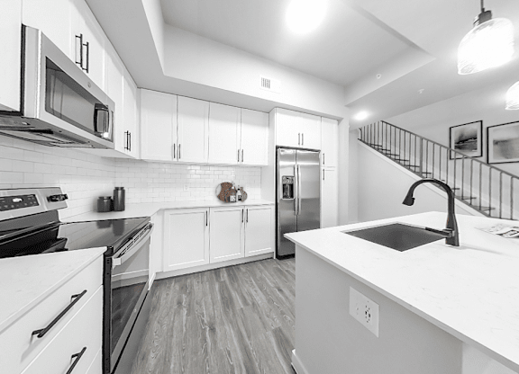 3-bedroom townhome kitchen with quartz countertops, islands and stainless steel appliances