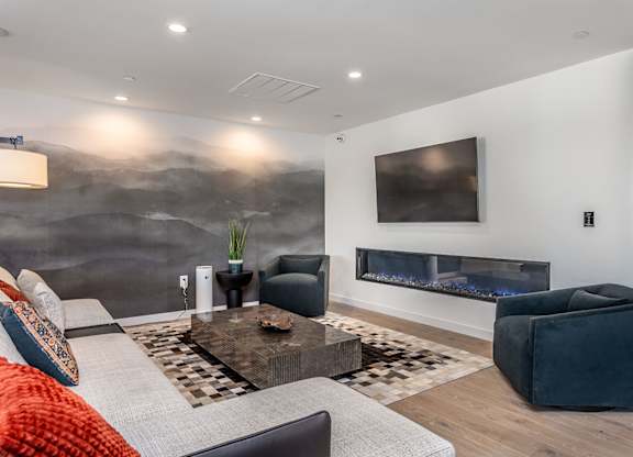 Skydeck with fireplace, TV and WiFi