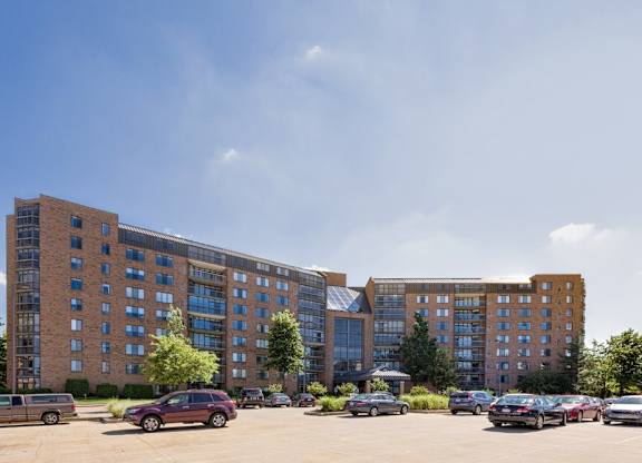 Large apartment community